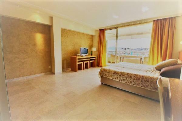 Le Grand Hotel Cannes Exterior photo